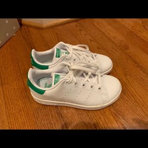 Adidas Kids Stan Smith Low Top Sneaker (big kids size 1.5)